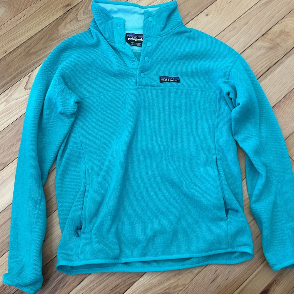 Patagonia women’s Turquoise Snap-T Fleece Pulliver sweatshirt